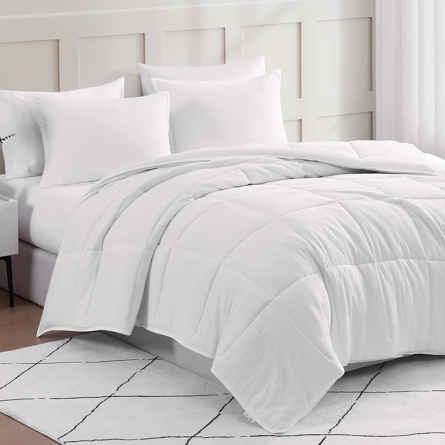 Down-Alternative Comforter cp-gallery: color=White; size=Queen