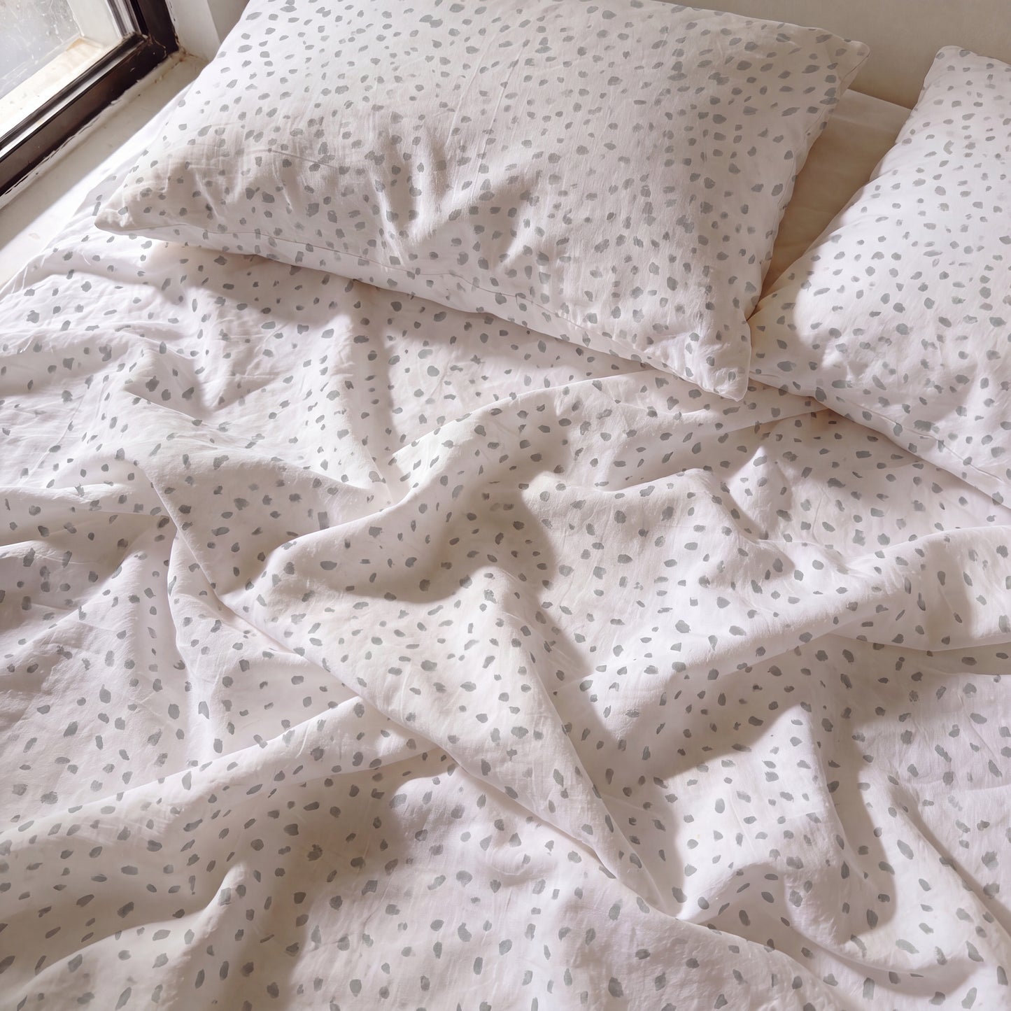 Lane Linen Organic Cotton Sheet Set in Haze Grey - sheets detail