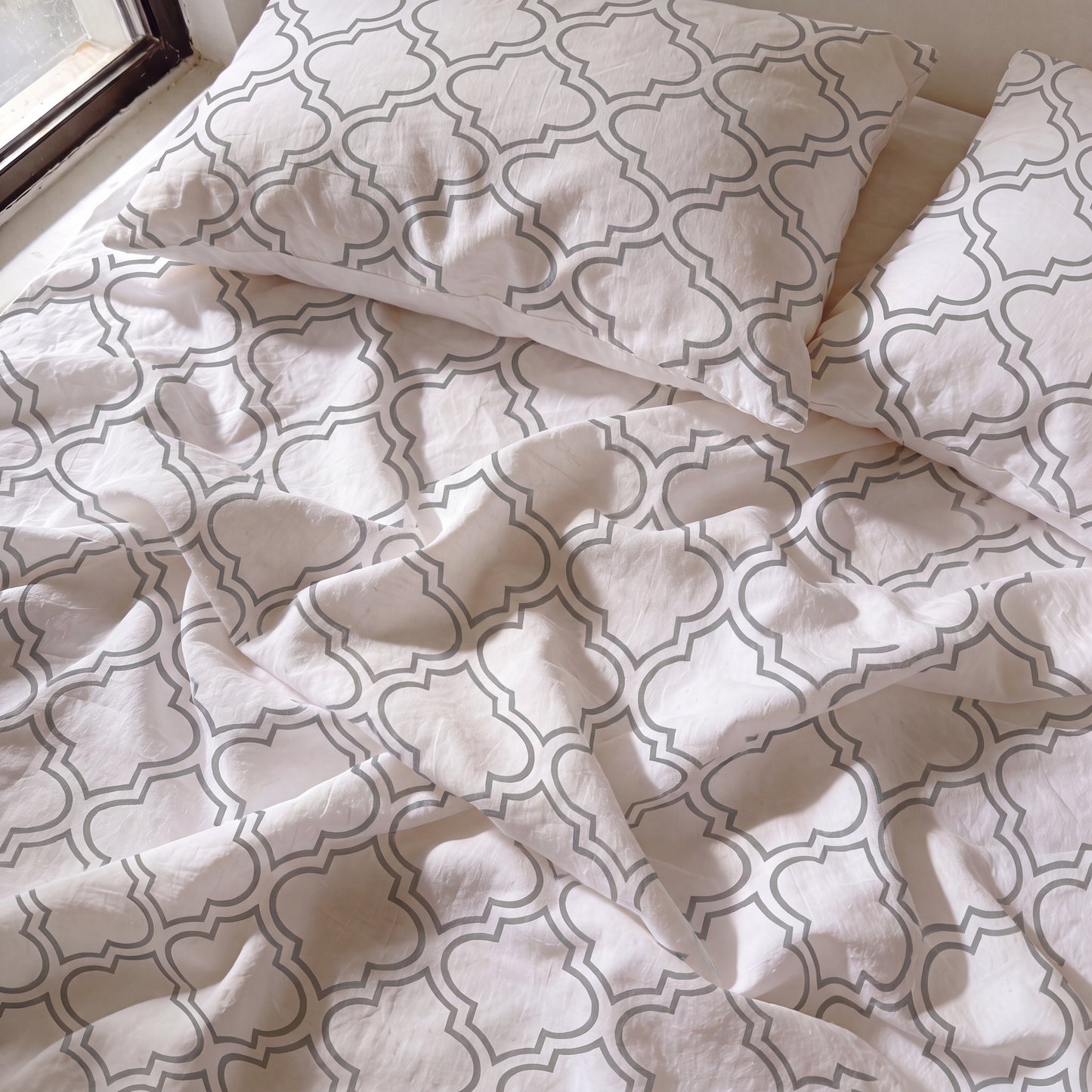 Lane Linen Organic Cotton Sheet Set in Trellis Silver - sheets detail
